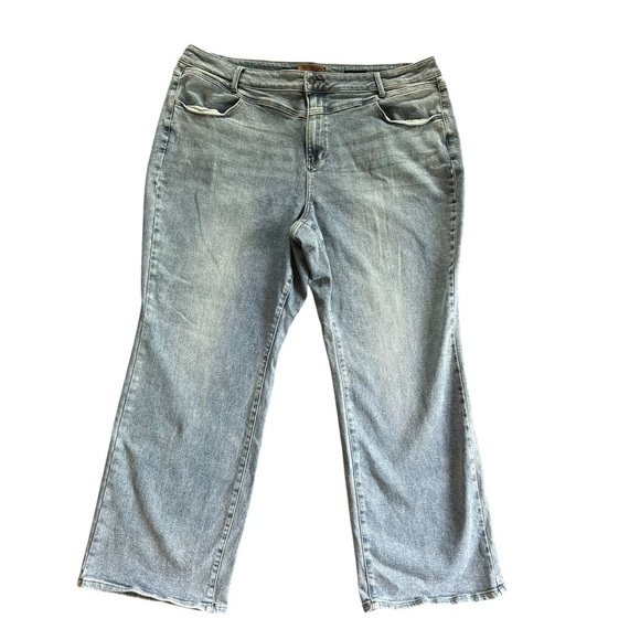 Judy Blue Plus High Rise Front Yoke Retro Wide Leg Light Wash 24W - Picture 2 of 9